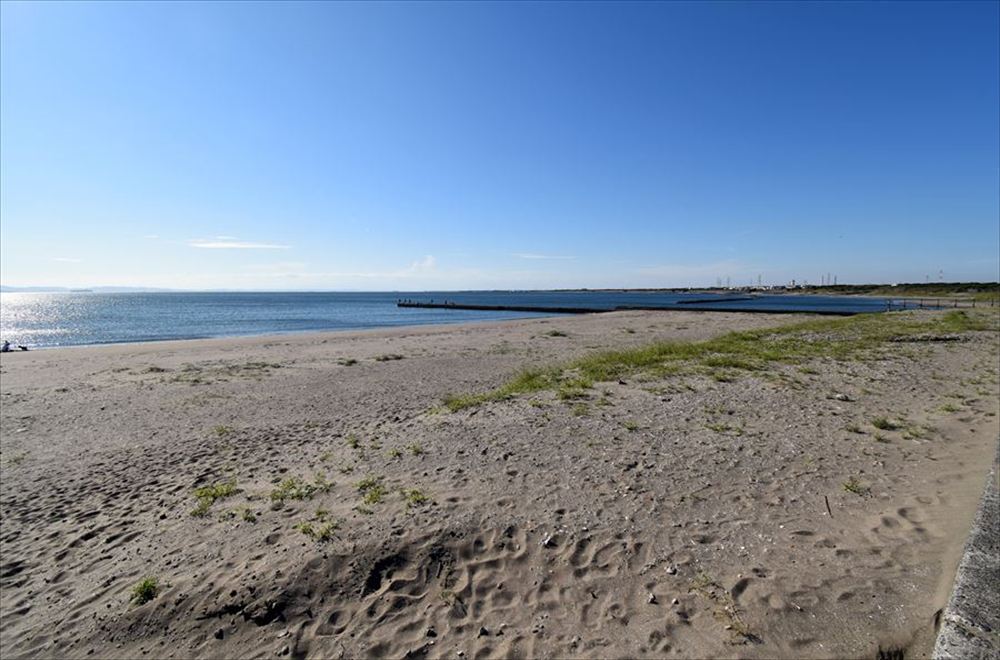 国道から一本入った閑静な住宅地