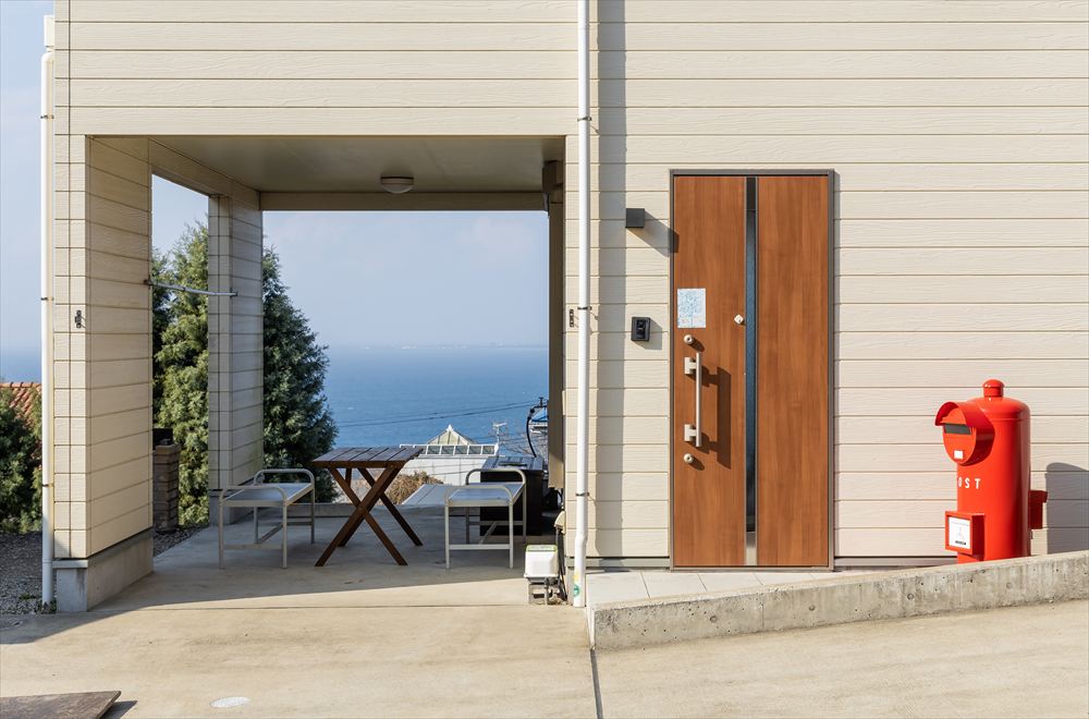 海と富士を望む高台のセカンドハウス