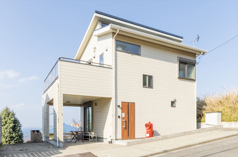 海と富士を望む高台のセカンドハウス
