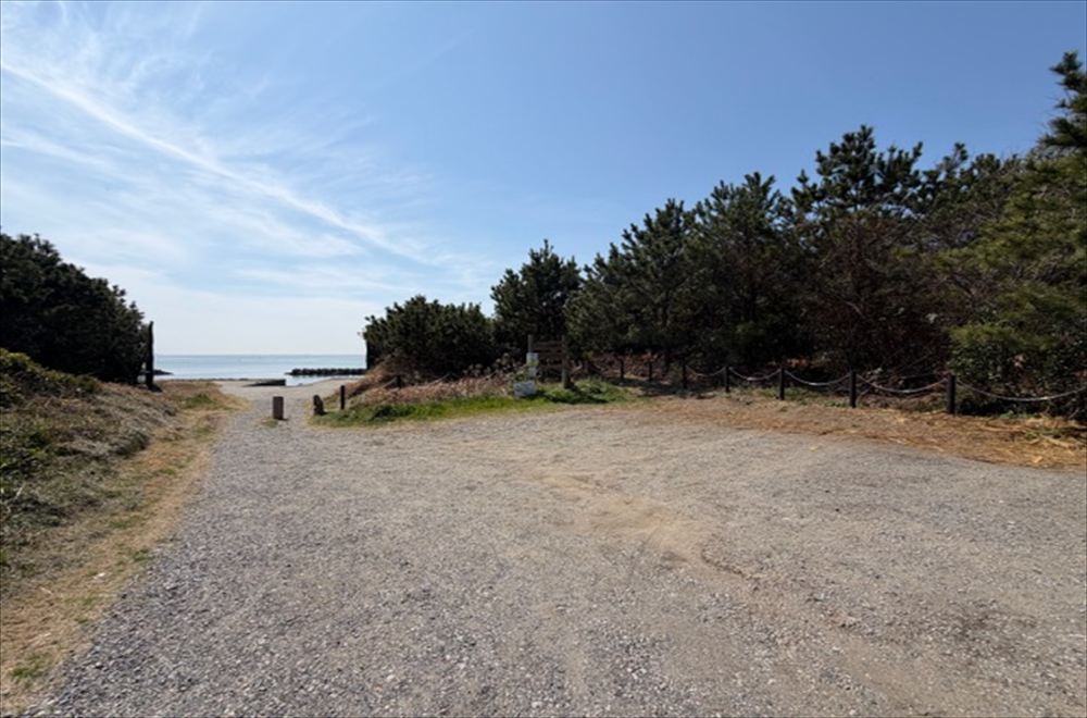 海岸の駐車場まで徒歩30秒