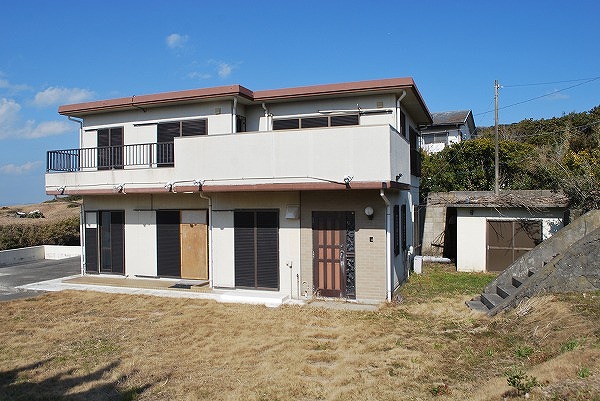 海岸すぐの希少物件です！